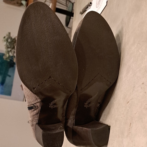 UGG Women's Gray Heeled Boots - Picture 5 of 14